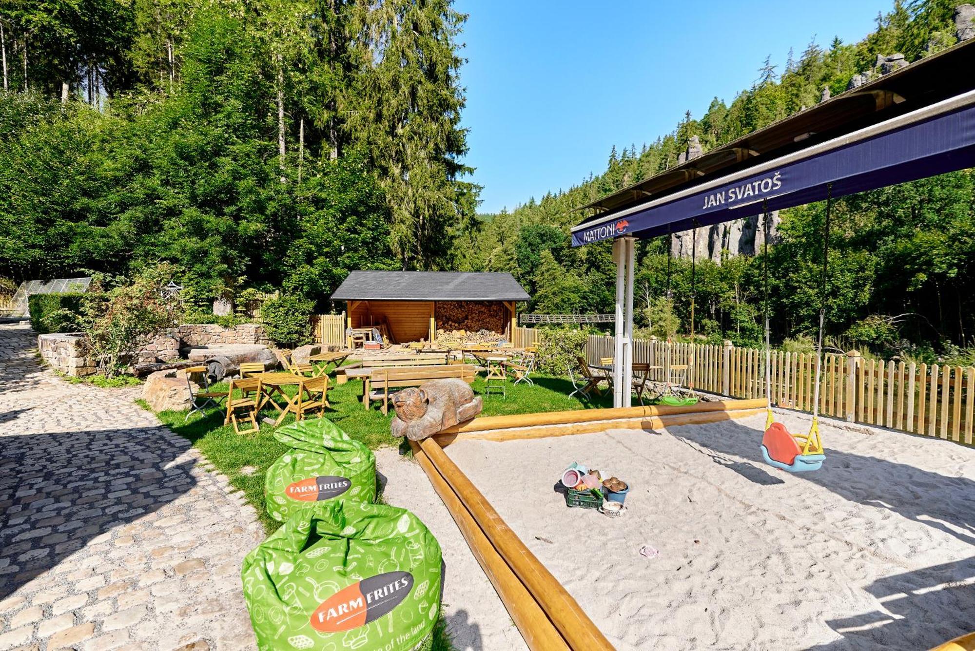 Apartmany Svatosske Skaly Loket Bagian luar foto