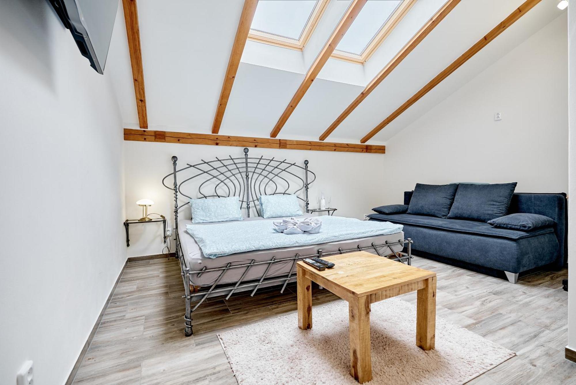 Apartmany Svatosske Skaly Loket Bagian luar foto