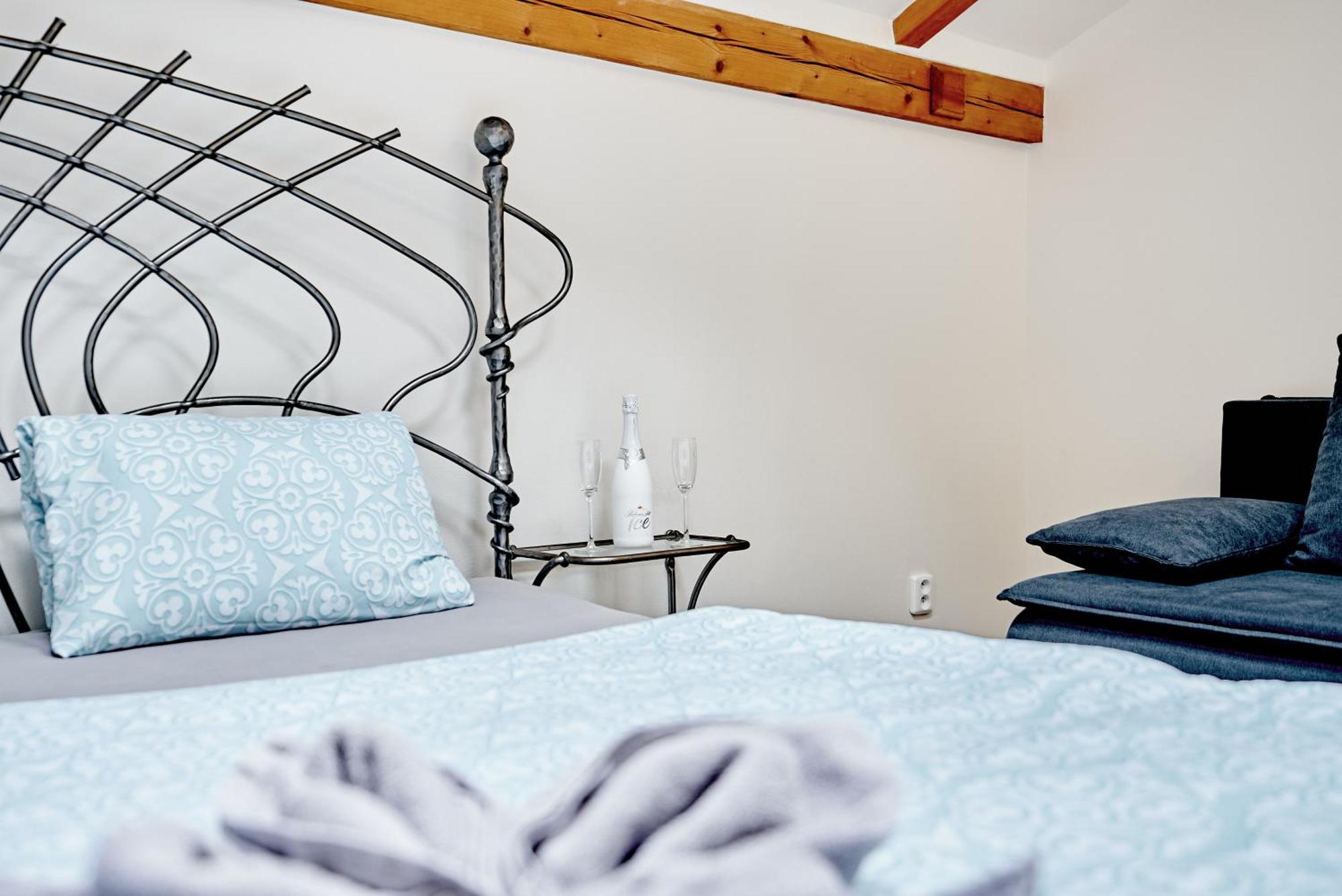 Apartmany Svatosske Skaly Loket Bagian luar foto