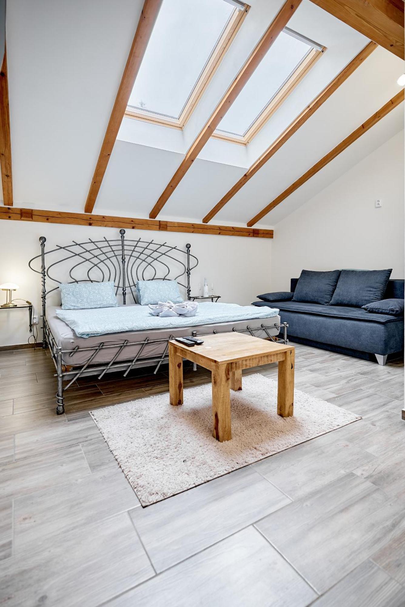 Apartmany Svatosske Skaly Loket Bagian luar foto