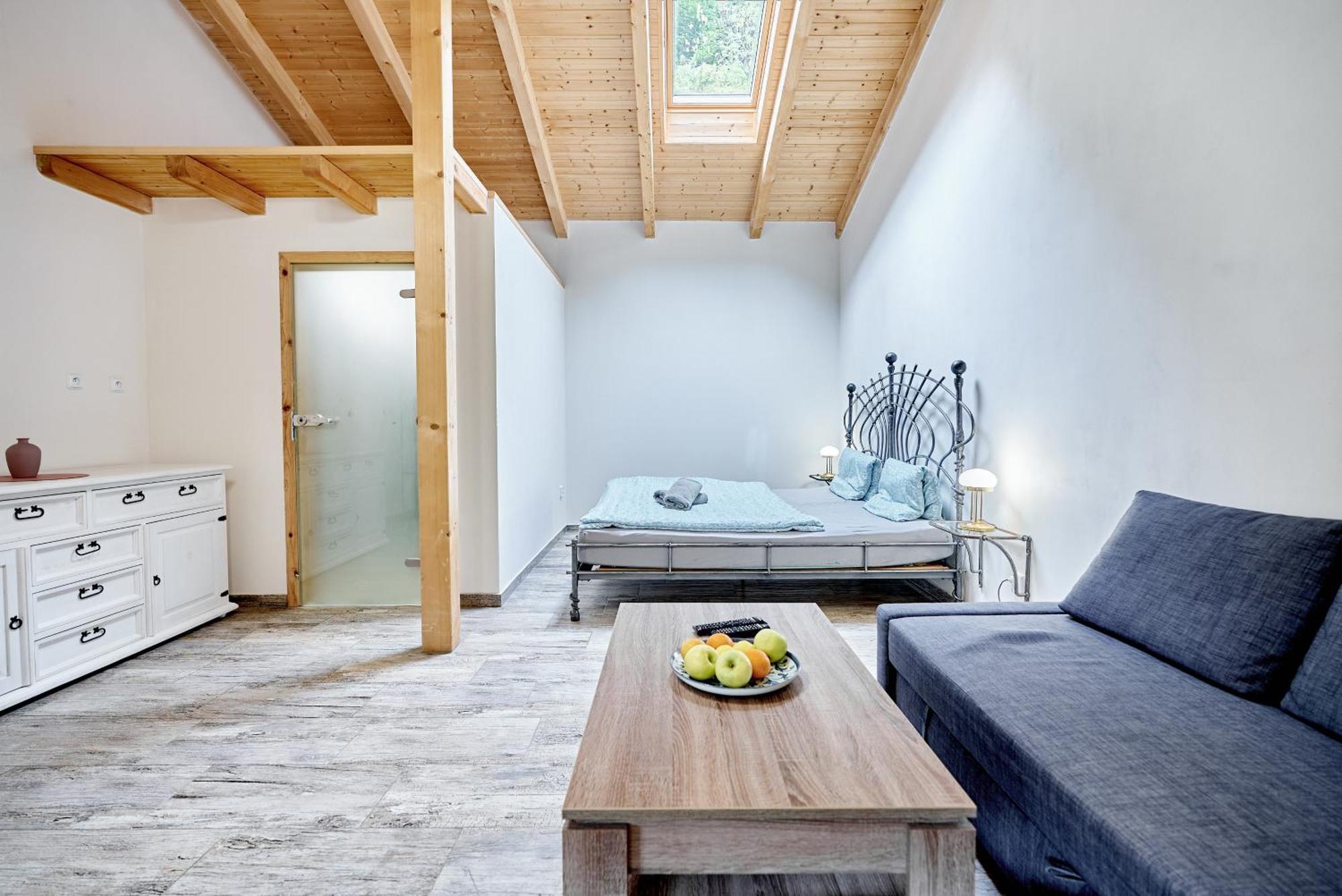 Apartmany Svatosske Skaly Loket Bagian luar foto